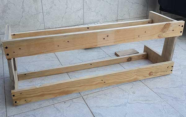 little side angel show the shelf for the wine, front level is little higher than the bottom